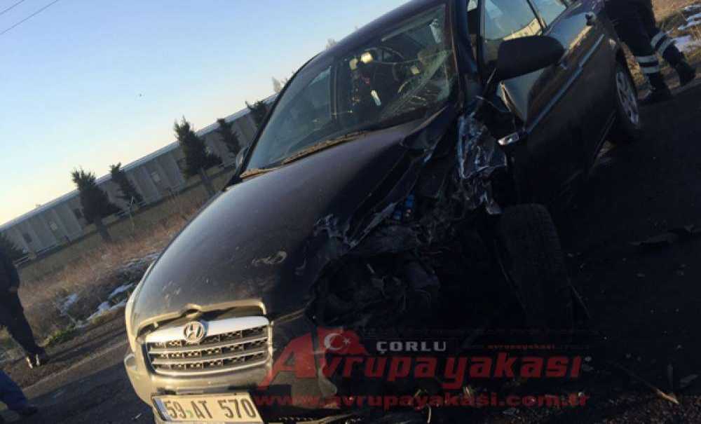 Otomobiller Çarpıştı Sürücüler Yaralandı