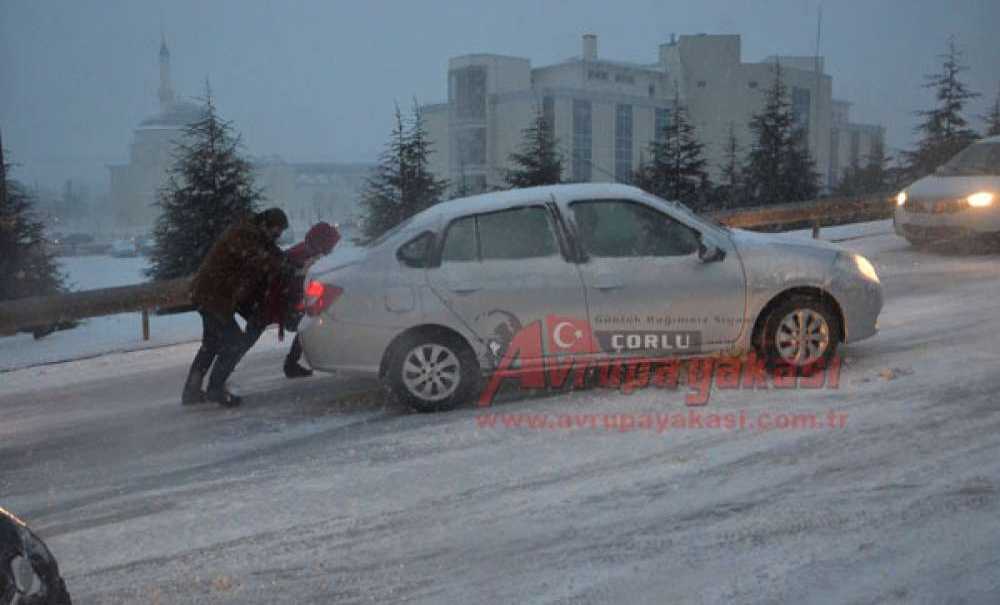 Çorlu 1 Saatte Felç Oldu