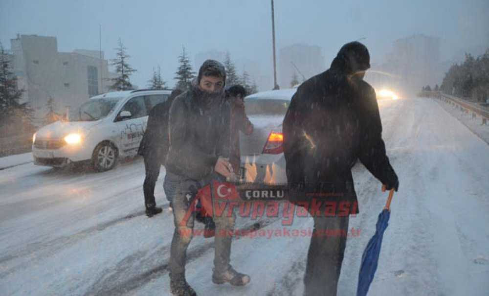 Çorlu 1 Saatte Felç Oldu