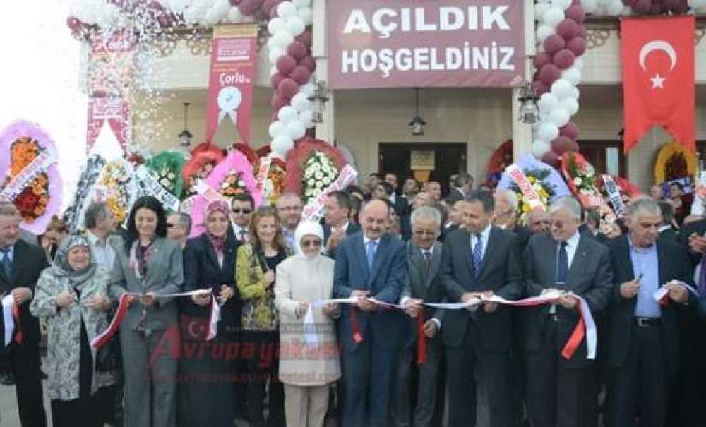 Sağlık Bakanı Müezzinoğlu Çorlu'da Özcanlar Köfteyi Açtı