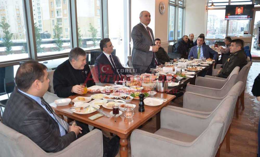 Gazeteciler Kahvaltıda Buluştu