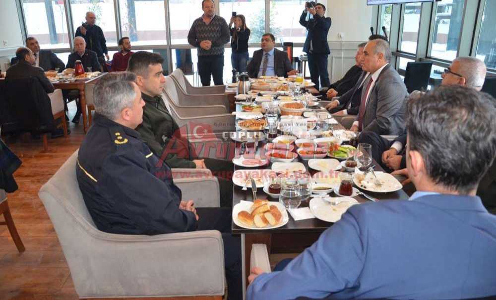 Gazeteciler Kahvaltıda Buluştu