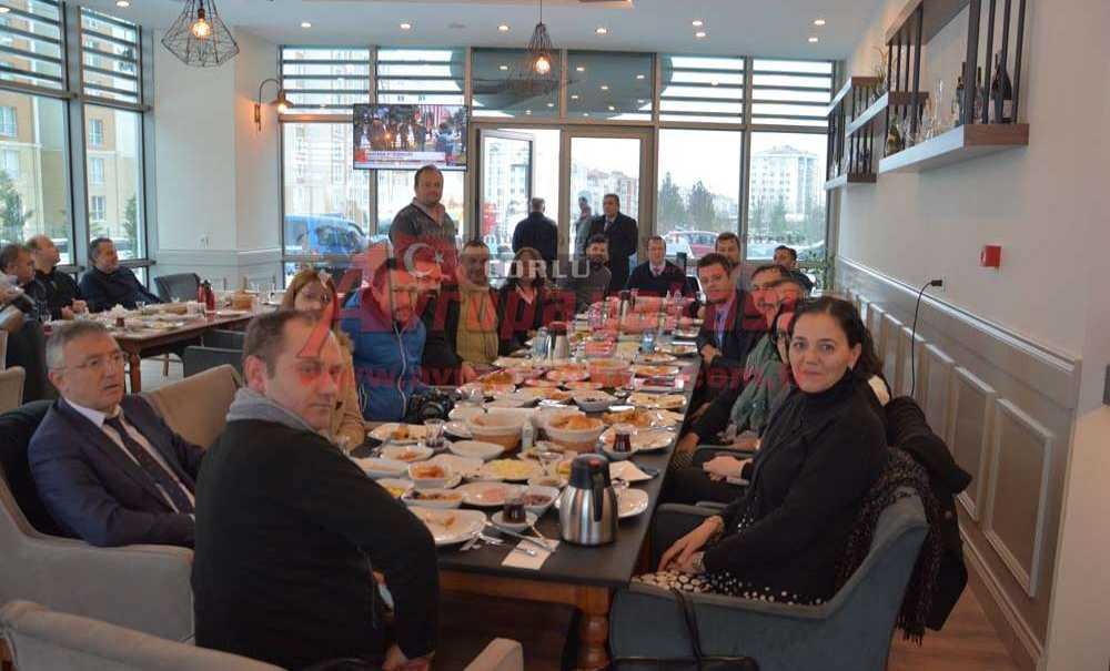Gazeteciler Kahvaltıda Buluştu