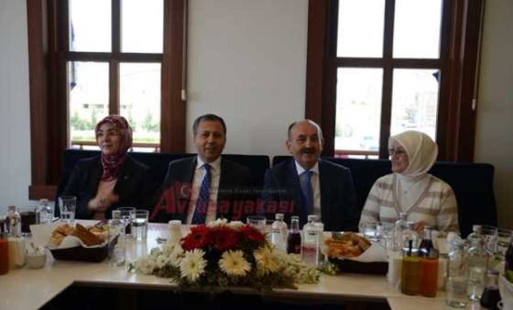 Sağlık Bakanı Müezzinoğlu Çorlu'da Özcanlar Köfteyi Açtı