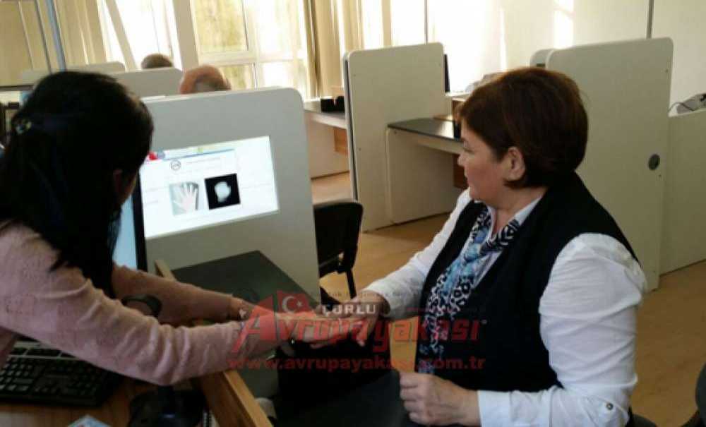 Çorlulu Muhtarlar Yeni Kimlik Kartı Başvurusunda Bulundu