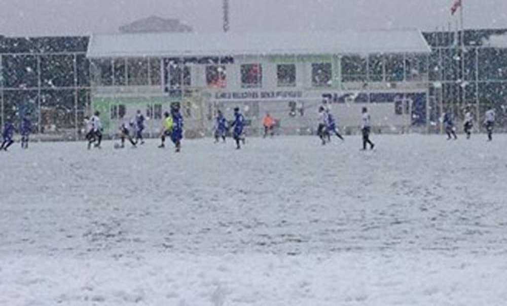 Amatör Maçlara Kar Engeli
