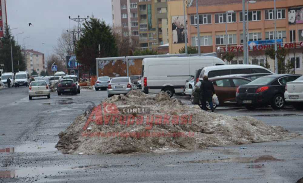 Kar Tepelerini Kim Temizleyecek?