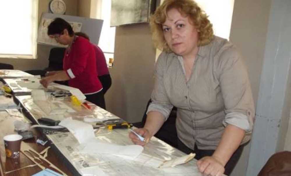 Ev Hanımları Model Uçak Kursunda