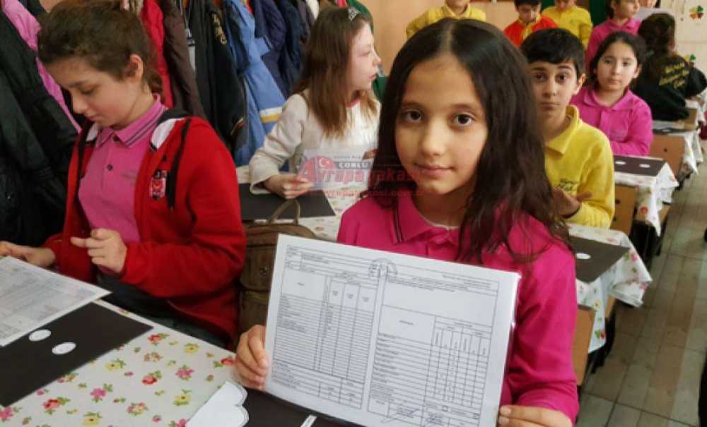 Çorlu'da 50 Bin Öğrenci Karne Aldı