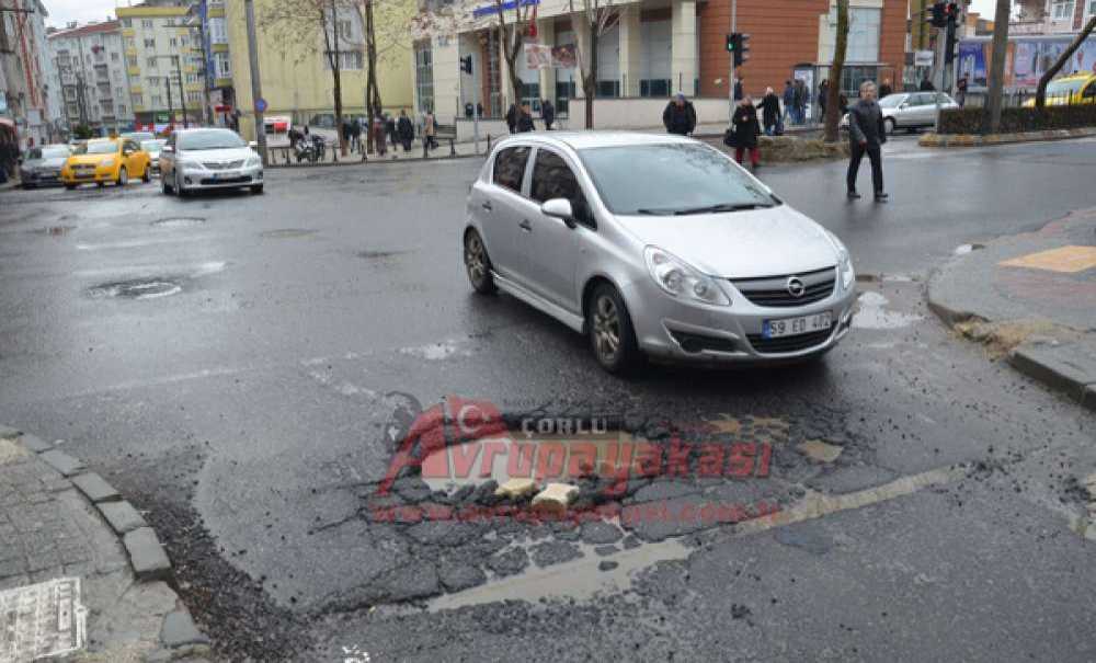 Kar Gitti Çukurlar Kaldı