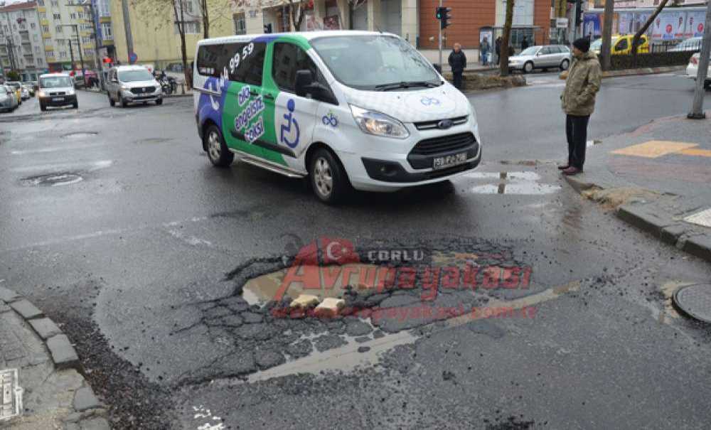 Kar Gitti Çukurlar Kaldı