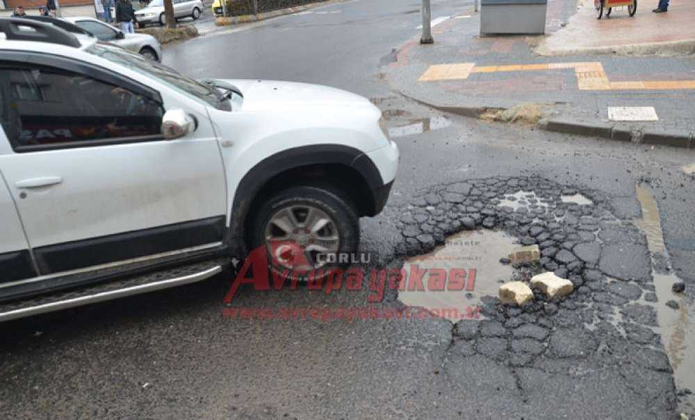 Kar Gitti Çukurlar Kaldı