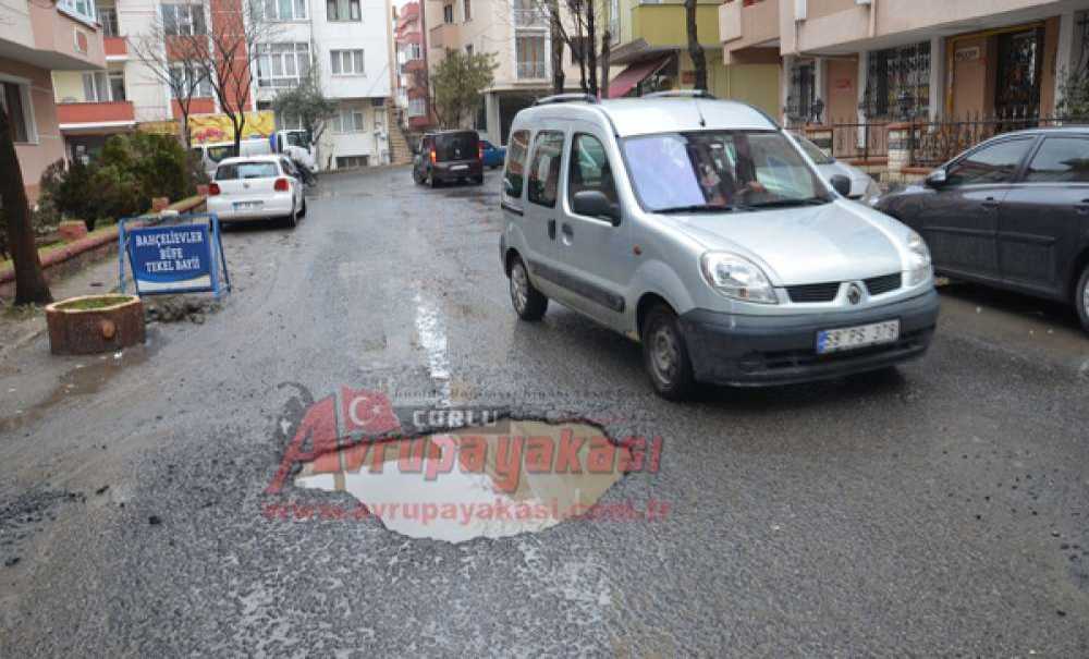 Kar Gitti Çukurlar Kaldı