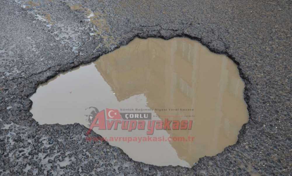 Kar Gitti Çukurlar Kaldı