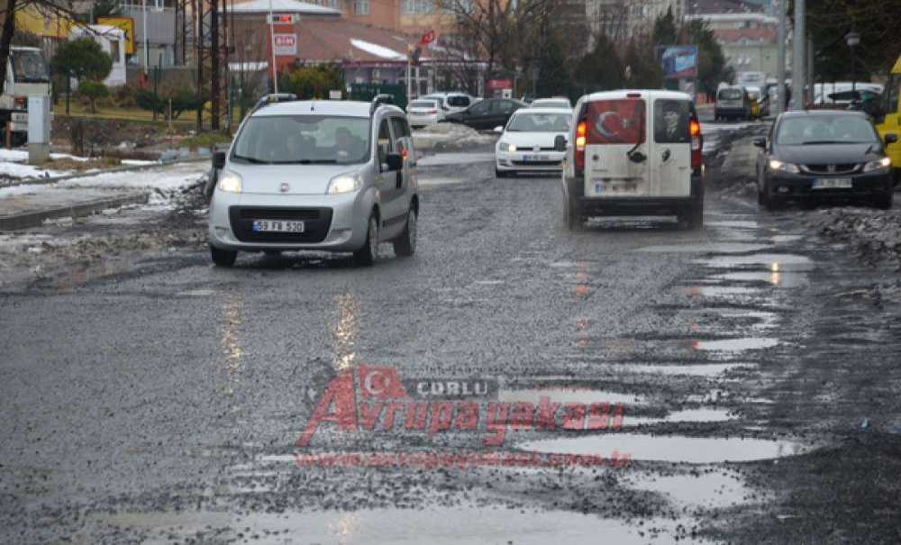 Kar Gitti Çukurlar Kaldı