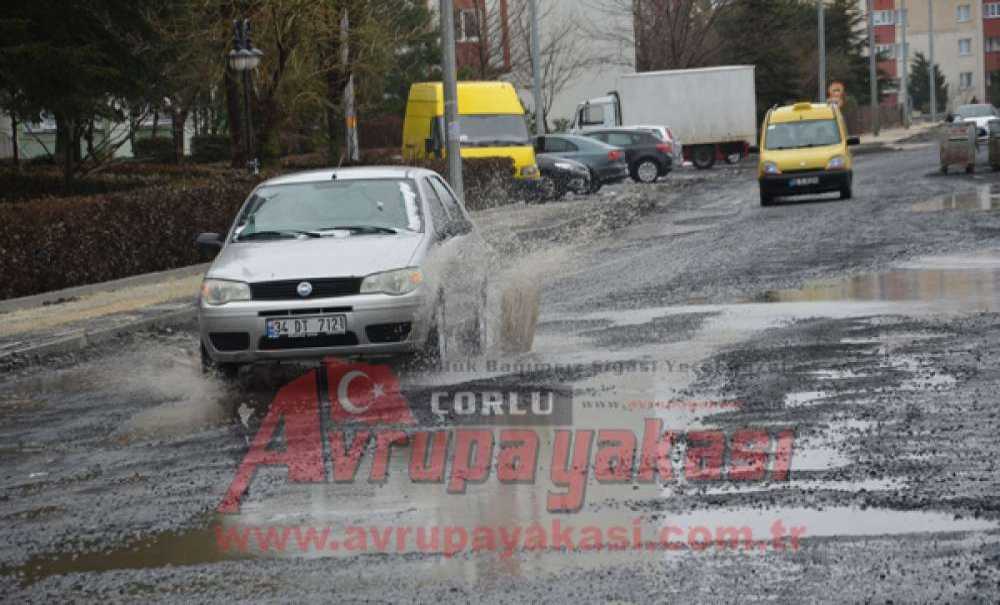 Kar Gitti Çukurlar Kaldı