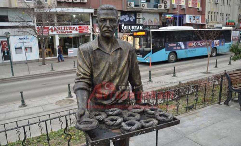 Simitçi Heykeli Yeniden Onarıldı