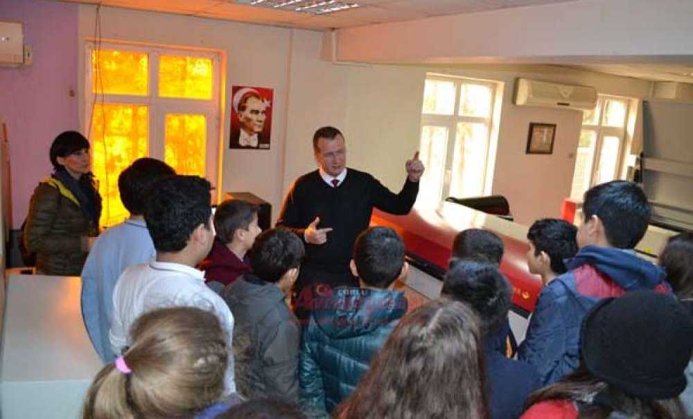 Aka Koleji Öğrencilerinden Avrupa Yakası Gazetesi`ne Ziyaret