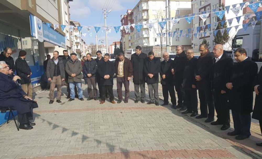 Çorlu'dan Halep'e Kıyafet Ve Bot Gönderildi