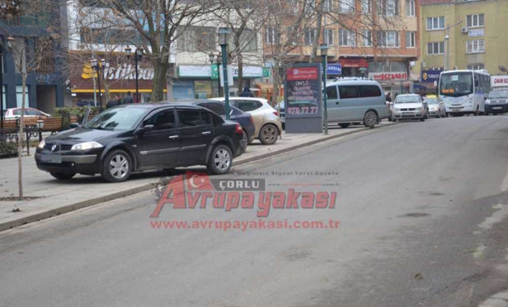 Kaldırımlar Park Yeri Oldu