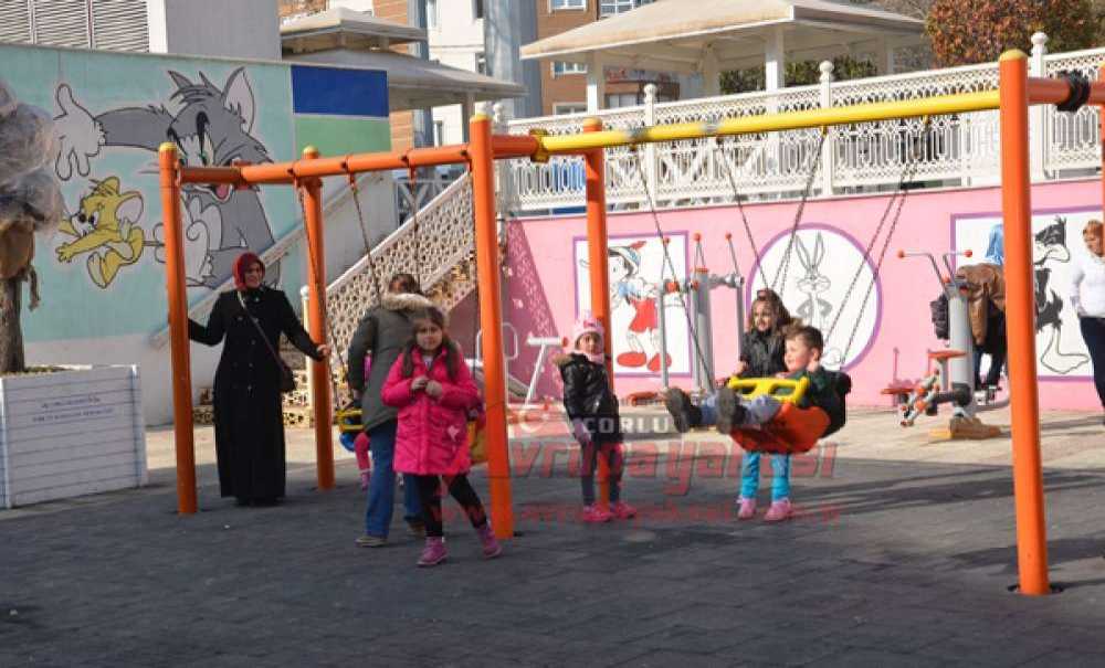 Güneşli Hava Çocukların Yüzünü Güldürdü