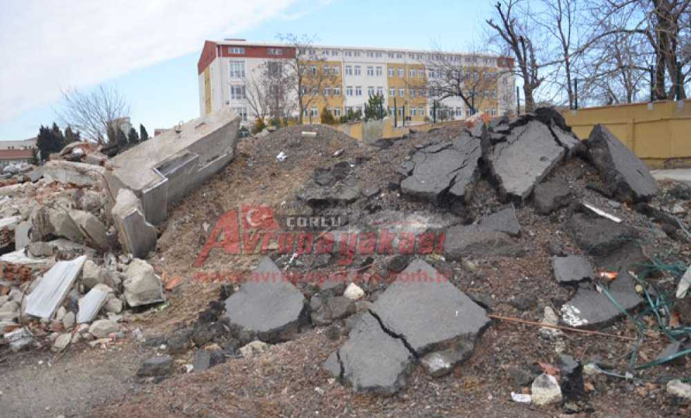 Moloz Yığınları Tepki Çekiyor