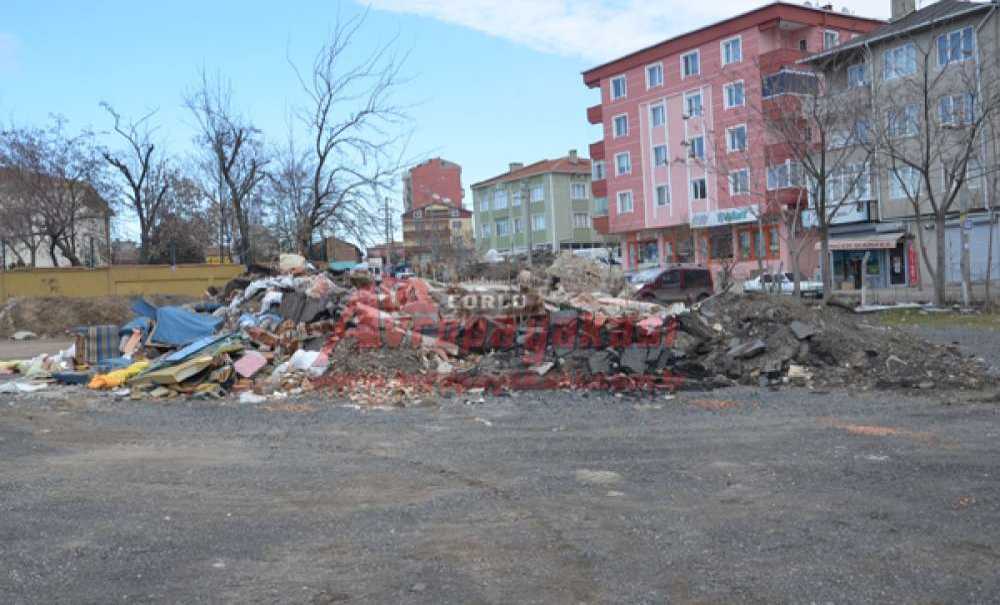 Moloz Yığınları Tepki Çekiyor