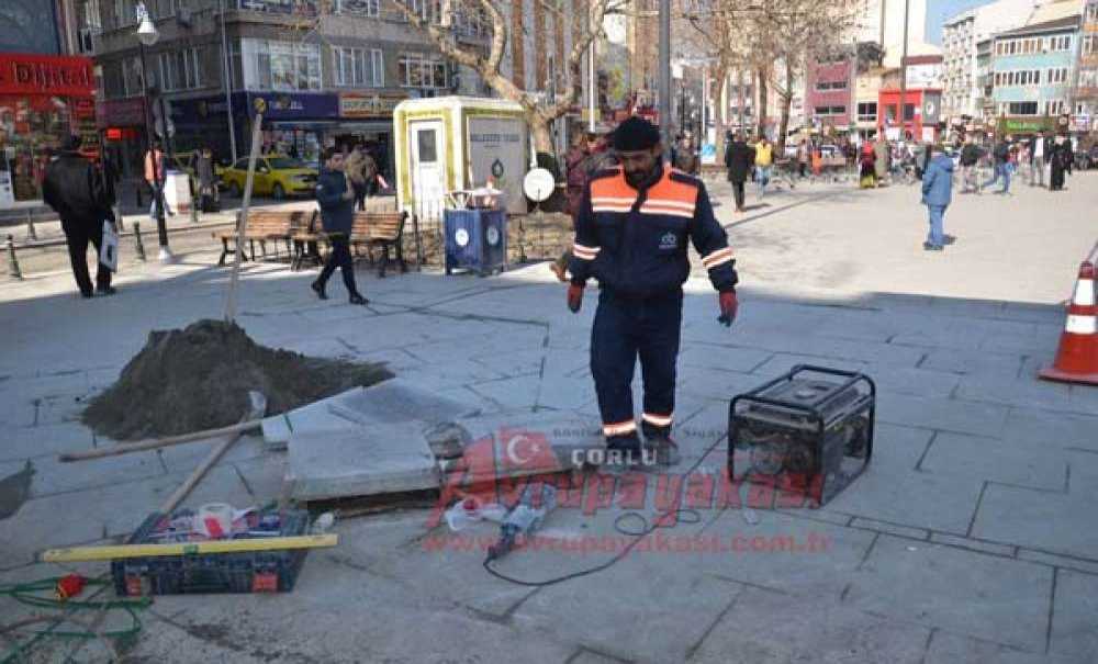 Cumhuriyet Meydanı Onarılıyor