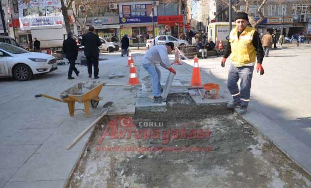 Cumhuriyet Meydanı Onarılıyor