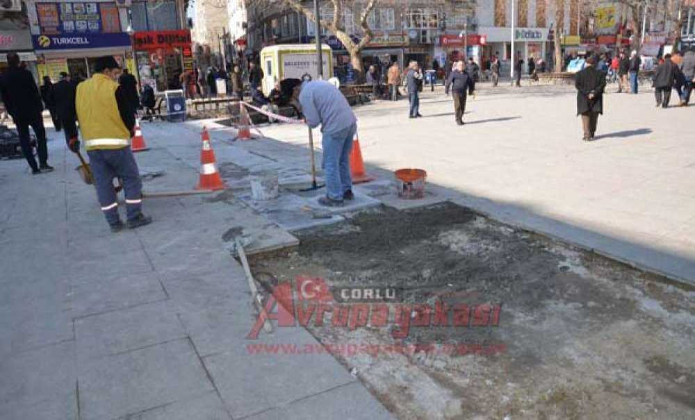 Cumhuriyet Meydanı Onarılıyor