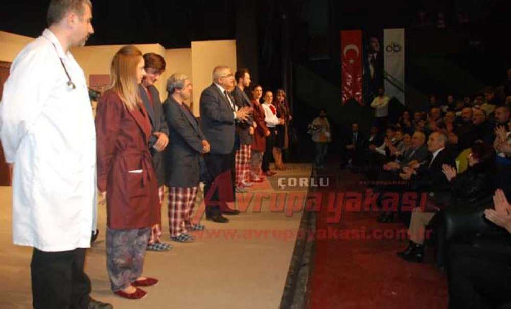 Çorlu Halk Tiyatrosu'ndan Eğitime Katkı