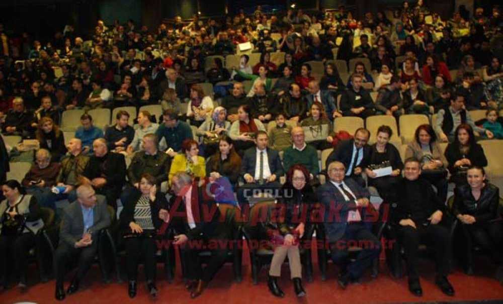 Çorlu Halk Tiyatrosu'ndan Eğitime Katkı