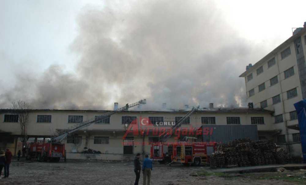 Tekstil Deposunda Yangın