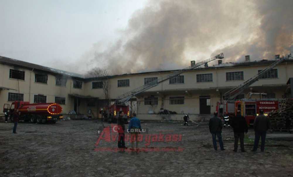 Tekstil Deposunda Yangın