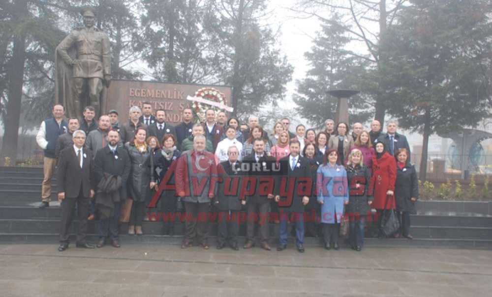 Çorlulu Mali Müşavirlerden Atatürk Anıtına Çelenk