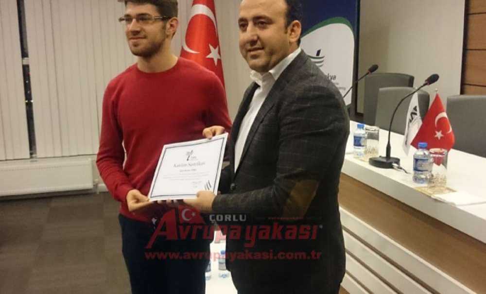 Proje Yazma Eğitimini Tamamlayanlara Sertifika Verildi