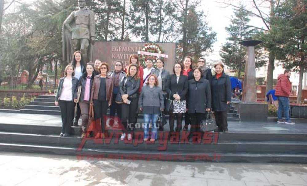 Çorlulu Kadın Muhasebecilerden Atatürk Anıtına Çelenk