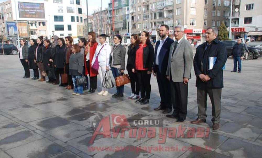 Çorlulu Kadın Muhasebecilerden Atatürk Anıtına Çelenk