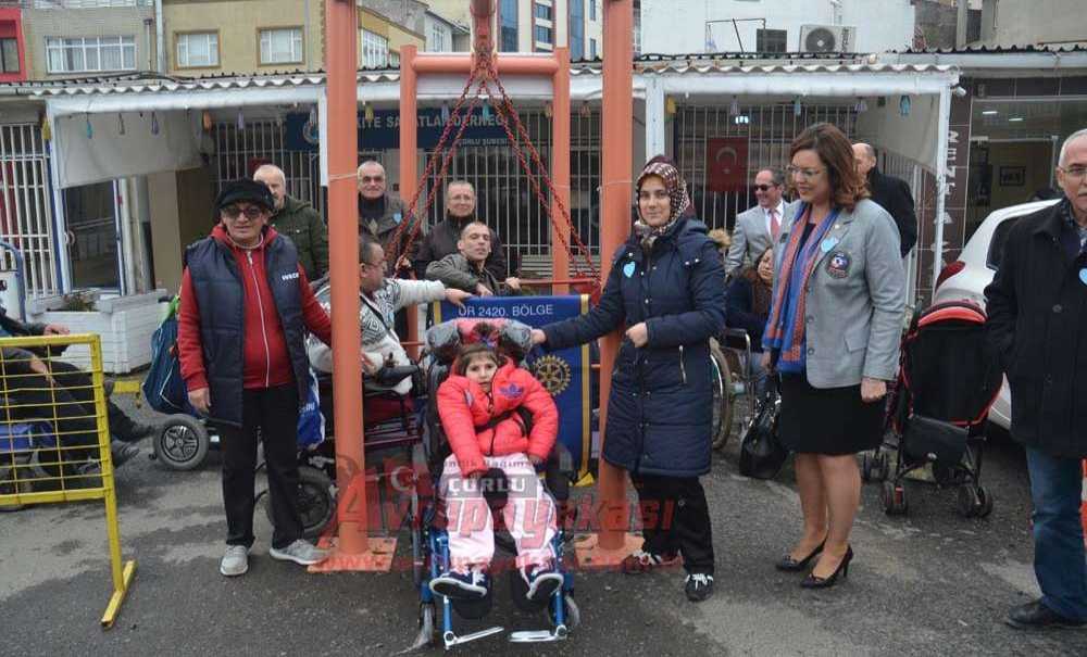 Çorlu Rotary Kulübü'nden Sakatlar Derneğine Özel Engelli Salıncağı