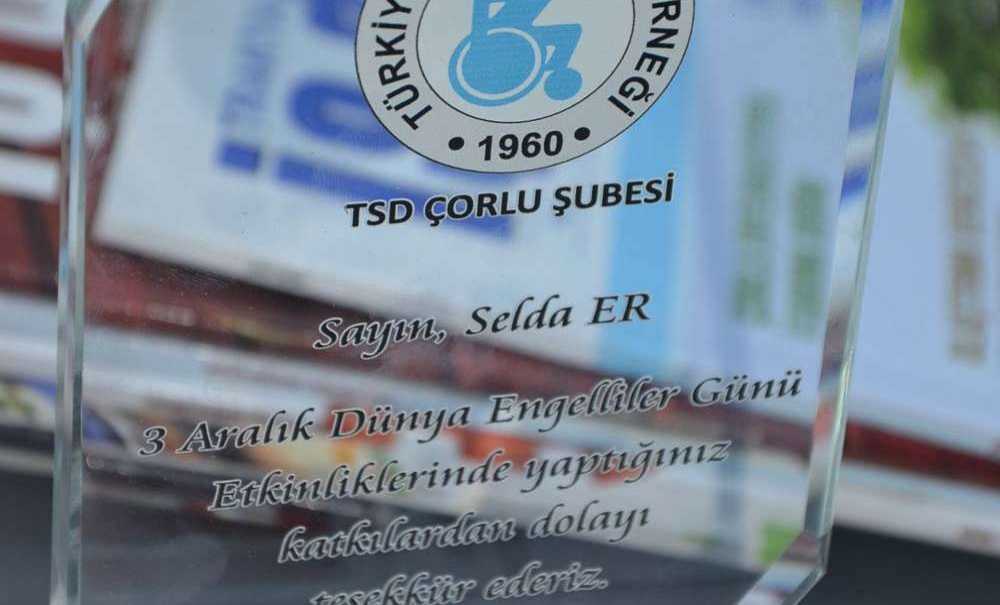 Tsd Çorlu Şubesi'nden Selda Er'e Teşekkür Plaketi