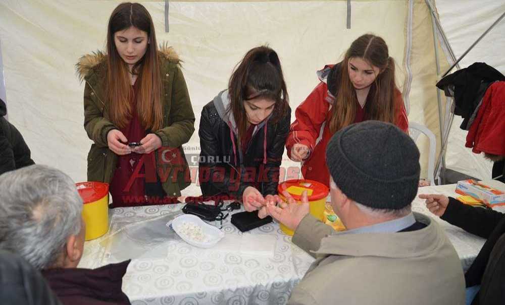 Öğrencilerden Yaşlılara Şeker Ve Tansiyon Ölçümü