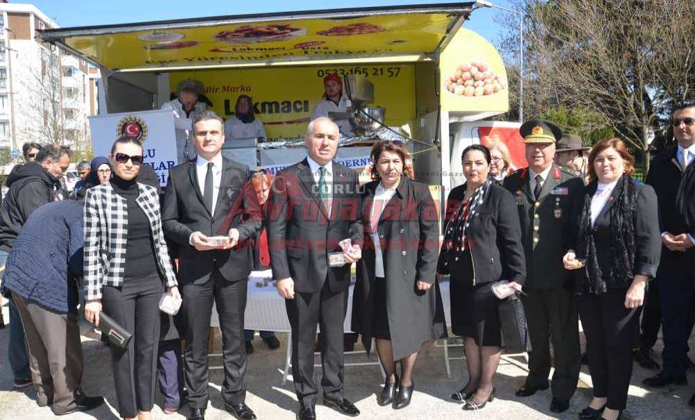 Kızılay Ve Muhtarlar Derneğinden Pilav, Ayran Ve Helva İkramı