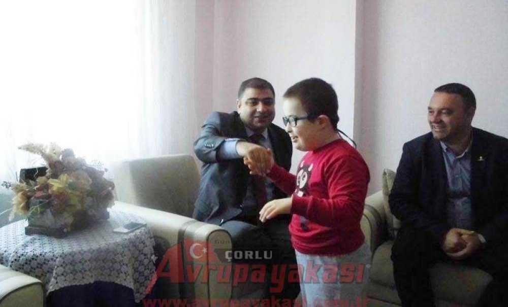 Kaymakam Kızıltoprak'tan Down Sendorumlu Vatandaşlara Ziyaret