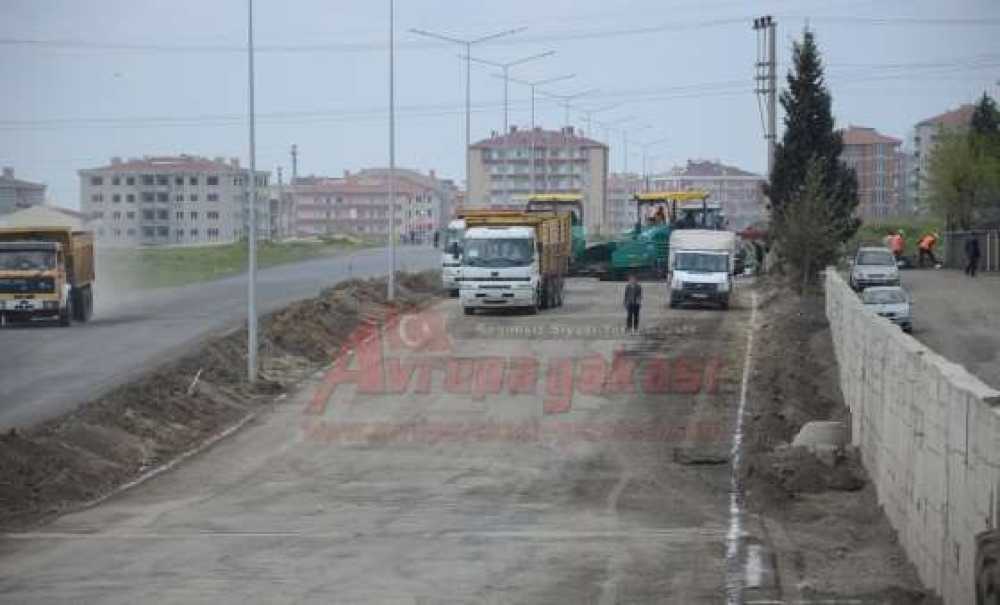 Bülent Ecevit Bulvarı'nda Asfaltlama Başladı