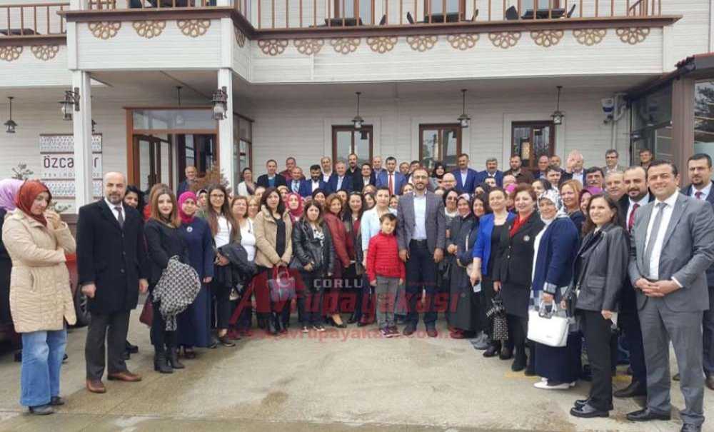 Ak Parti Yönetimi 1. Yılını Kutladı