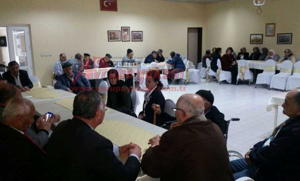 Çorlulu Muhtarlardan Huzurevine Ziyaret