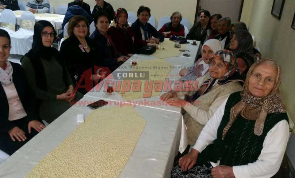 Çorlulu Muhtarlardan Huzurevine Ziyaret