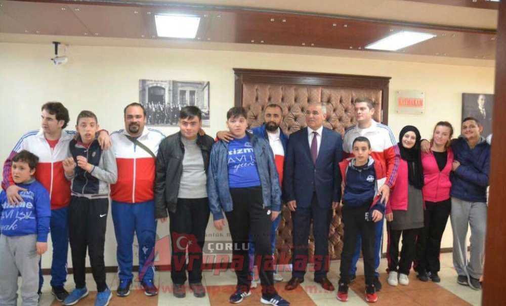 Otistik Çocuklardan Kaymakam Kılıç'a Ziyaret