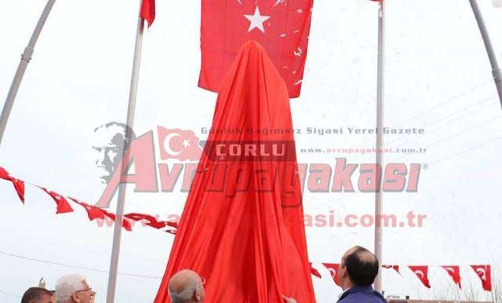 Yulaflı Mahallesi'ne Atatürk Meydanı Ve Atatürk Heykeli