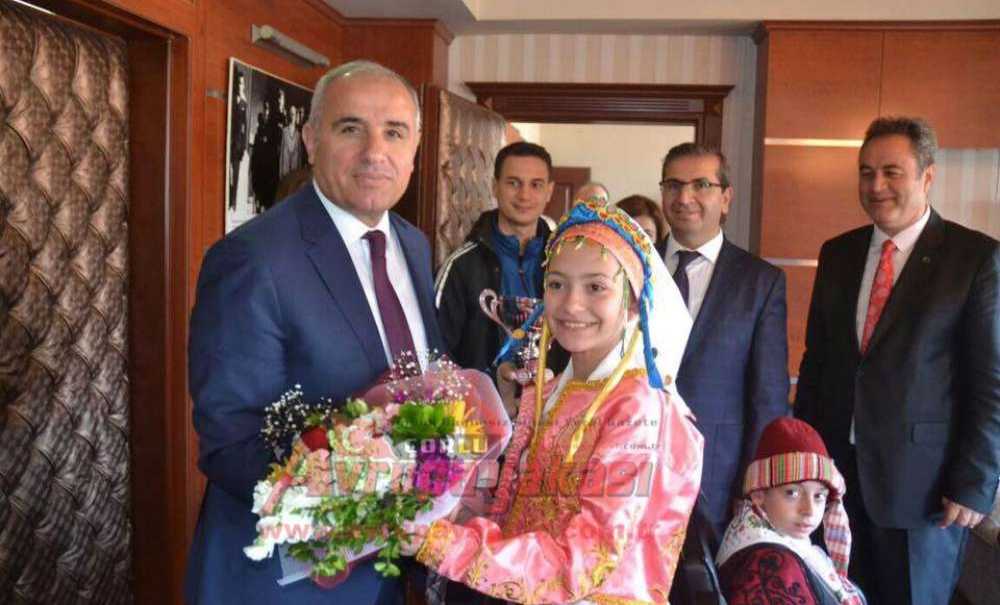 Şampiyon Folklorculardan Kaymakam Kılıç'a Ziyaret